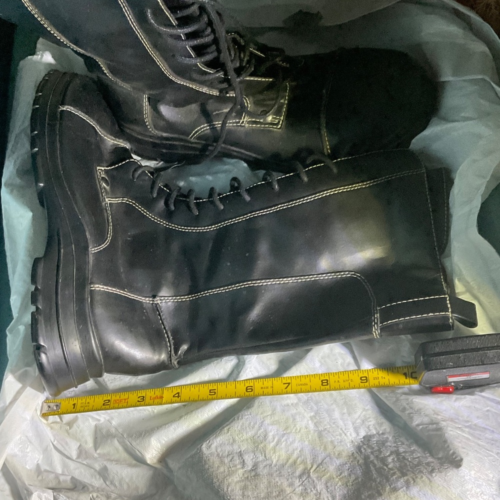 Women’s combat style boots  cool looking  don’t miss - Picture 5 of 9